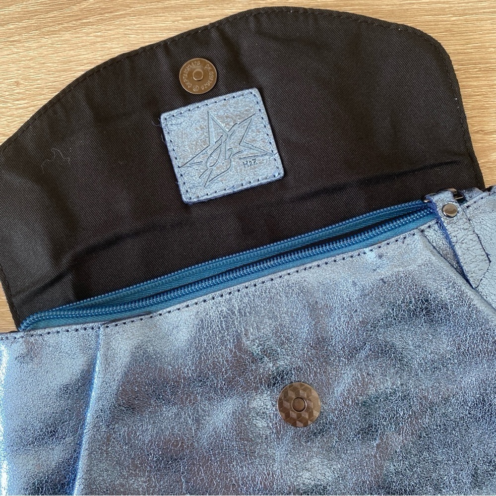 H2J Light Blue Metallic Clutch - Picture 3 of 5